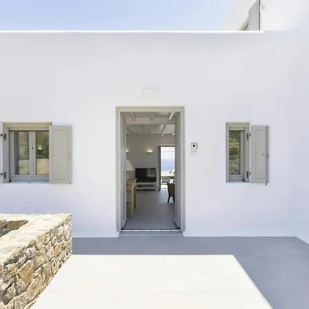 Pristine With Swimming Pool Holiday home *