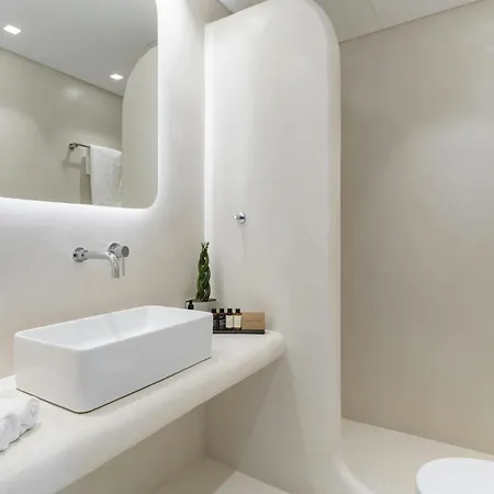 Pristine With Swimming Pool Holiday home *