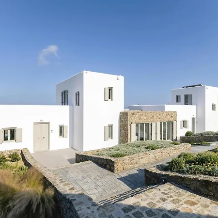 Pristine With Swimming Pool Holiday home *