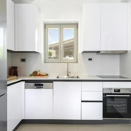 Сasa de vacaciones Pristine With Swimming Pool Kalafatis