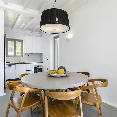 Pristine With Swimming Pool Сasa de vacaciones